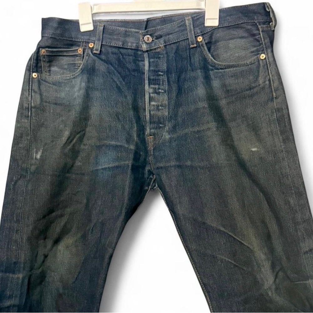 501 Levi’s STF distressed raw denim